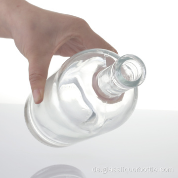 Korkplatte mit flachen Schulterglasflaschen